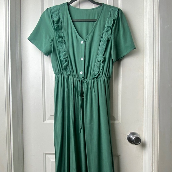 Green dress - Picture 1 of 4